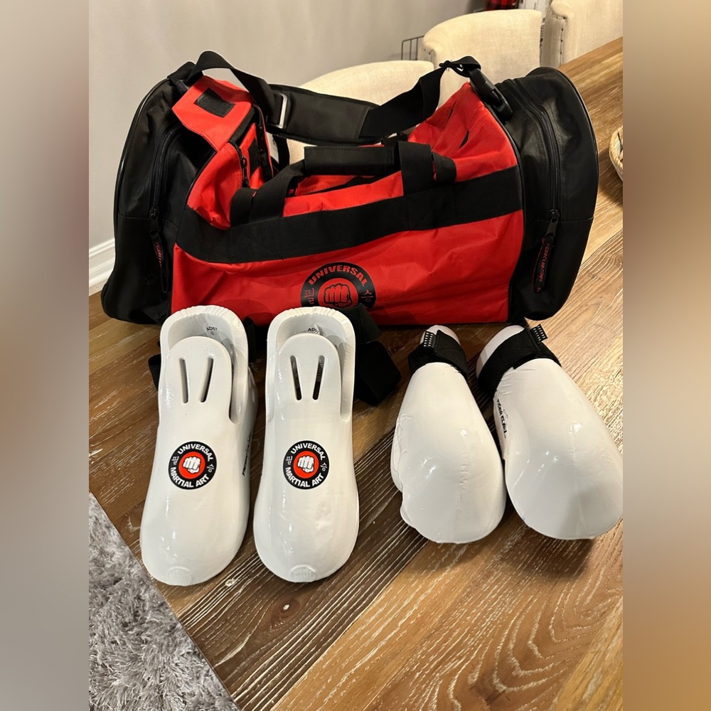 Tiger Claw Martial Art Sparring Gear & Bag, junior size M
